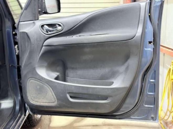 セレナ2.0 20X 4WD　下廻防錆TVナビETCエンスタ 2000