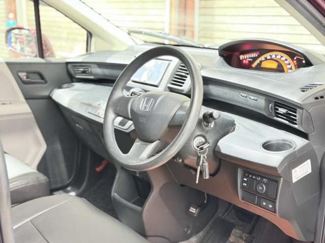 フリード1.5 G Lパッケージ 4WD　防錆塗装4WDキーレスTVエンスタ夏冬タイヤ 1500