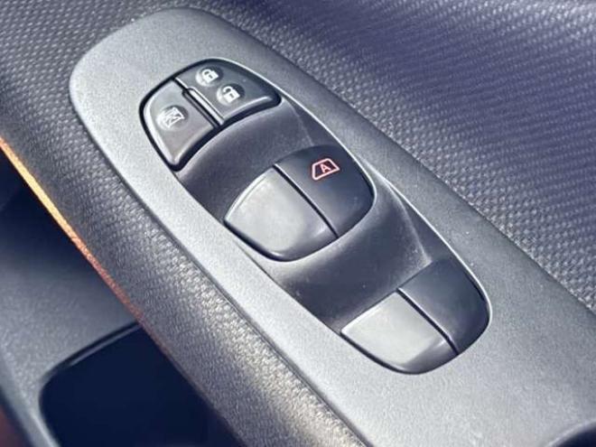 セレナ2.0 ハイウェイスター 4WD　防錆塗装4WDスマキー 2000