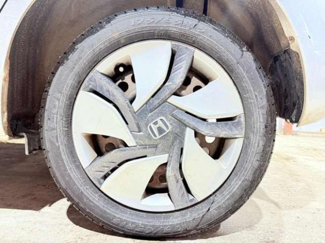 フィット1.5 ハイブリッド Fパッケージ 4WD　下廻防錆ナビETCエンスタ 1500