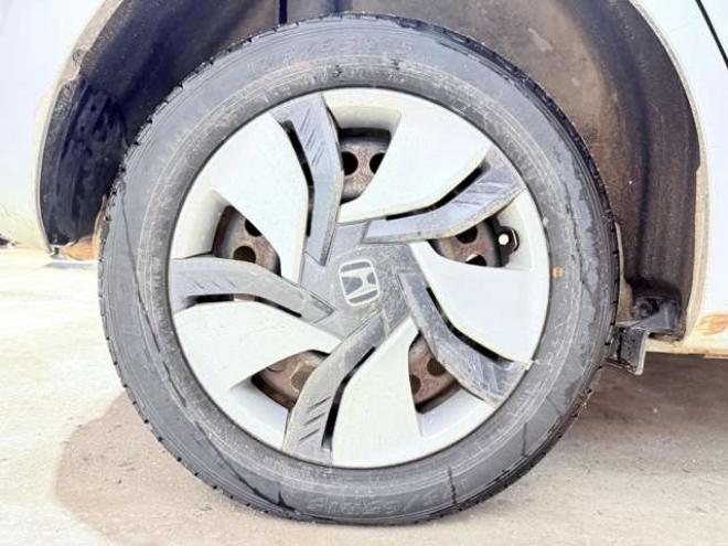 フィット1.5 ハイブリッド Fパッケージ 4WD　下廻防錆ナビETCエンスタ 1500