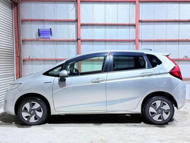 フィット1.5 ハイブリッド Fパッケージ 4WD　下廻防錆ナビETCエンスタ 1500