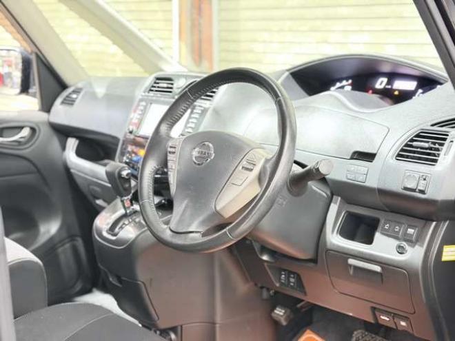 セレナ2.0 ライダー 4WD　防錆塗装4WDTVナビBカメETC後席モニタ 2000