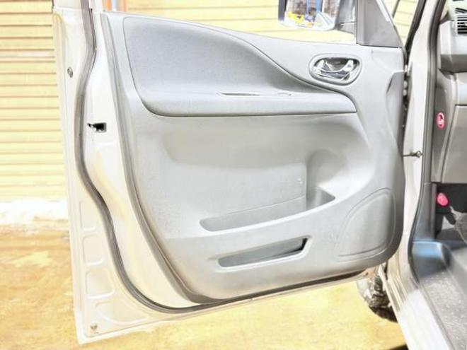 セレナ2.0 20X 4WD　防錆塗装4WDTVナビBカメETC 2000