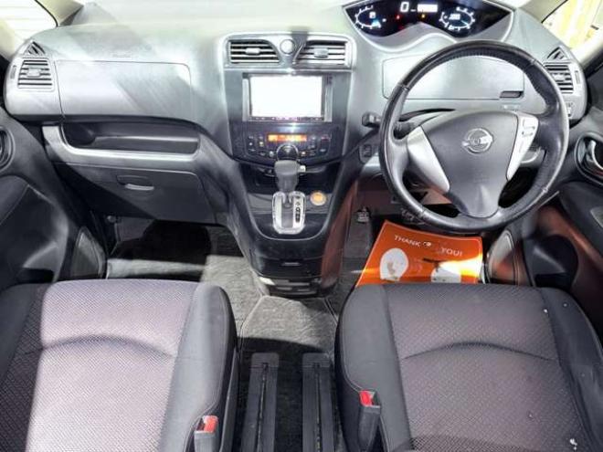 セレナ2.0 ハイウェイスター 4WD　防錆塗装4WDTVナビBカメ 2000