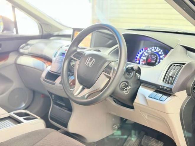 オデッセイ2.4 M 4WD　防錆塗装TVナビBカメETC 2400