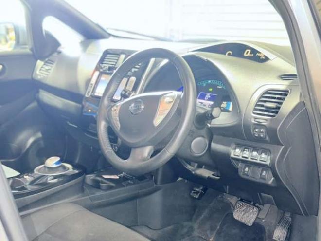 リーフ30kWh X　下廻防錆TVナビBカメETC夏冬タイヤ 2WD 不明
