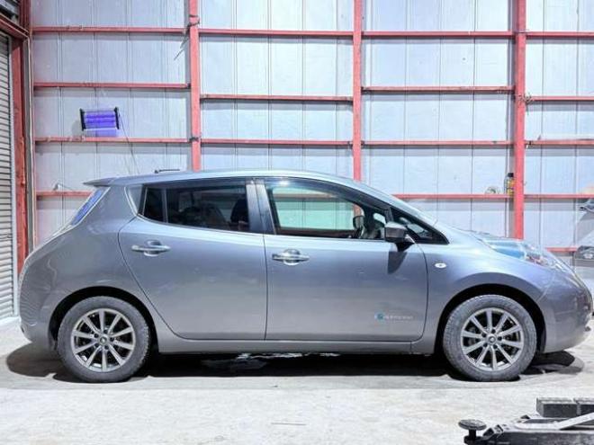 リーフ30kWh X　下廻防錆TVナビBカメETC夏冬タイヤ 2WD 不明