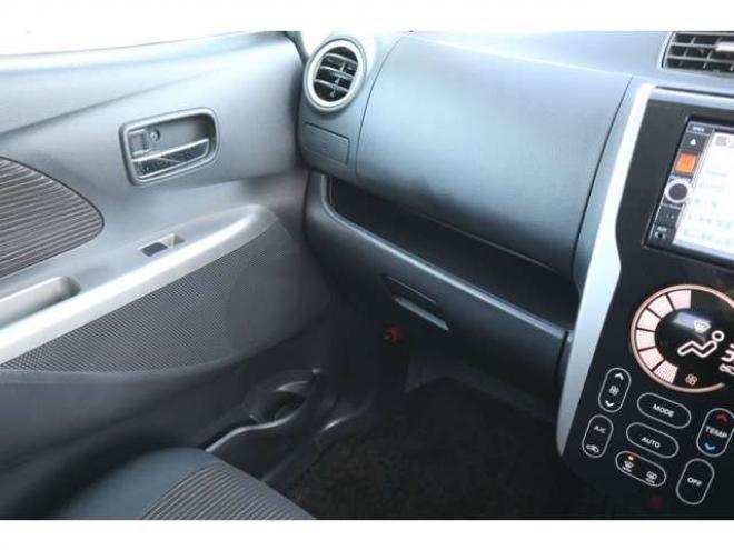 デイズX 4WD　ナビ・TV・バックカメラ・アイドリングストップ・R9/9月・走行すくない1.6万キロ 660