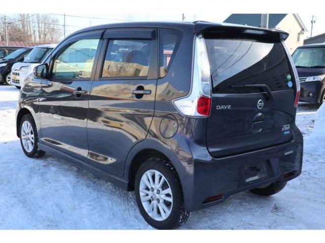 デイズX 4WD　ナビ・TV・バックカメラ・アイドリングストップ・R9/9月・走行すくない1.6万キロ 660