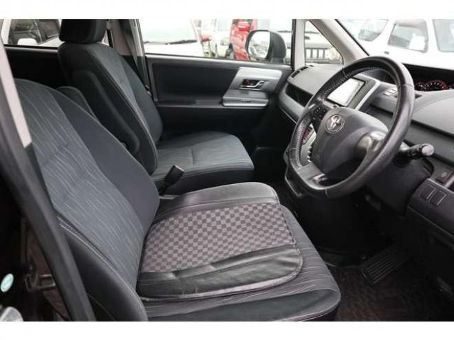 ヴォクシー2.0 ZS 煌II 4WD　スマートキー・ナビ・TV・バックカメラ・両側パワスラ・後期型 2000