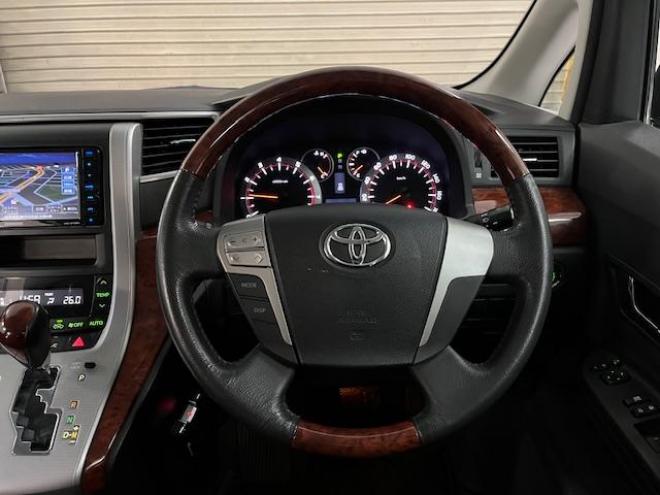 ヴェルファイア本州仕入　禁煙車　両側パワースライドドア　社外１８インチブラポリＡＷ　社外１７ＡＷ＋スタッドレスタイヤ付　ＫＥＮＷＯＯＤナビ　フルセグ地デジ　ＤＶＤ再生　Ｂｌｕｅｔｏｏｔｈオーディオ　バックカメラ 4WD 2400 5Dr