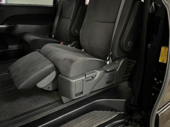 エスティマワンオーナー　寒冷地仕様　禁煙車　両側パワースライドドア　パワーバックドア　純正１８インチＡＷ　純正１６ＡＷ＋スタッドレスタイヤ　純正ナビ　フルセグ地デジ　ＤＶＤ再生　Ｂｌｕｅｔｏｏｔｈ　バックカメラ 4WD 2400 5Dr