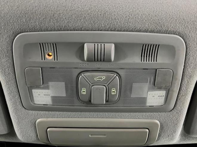 エスティマワンオーナー　寒冷地仕様　禁煙車　両側パワースライドドア　パワーバックドア　純正１８インチＡＷ　純正１６ＡＷ＋スタッドレスタイヤ　純正ナビ　フルセグ地デジ　ＤＶＤ再生　Ｂｌｕｅｔｏｏｔｈ　バックカメラ 4WD 2400 5Dr