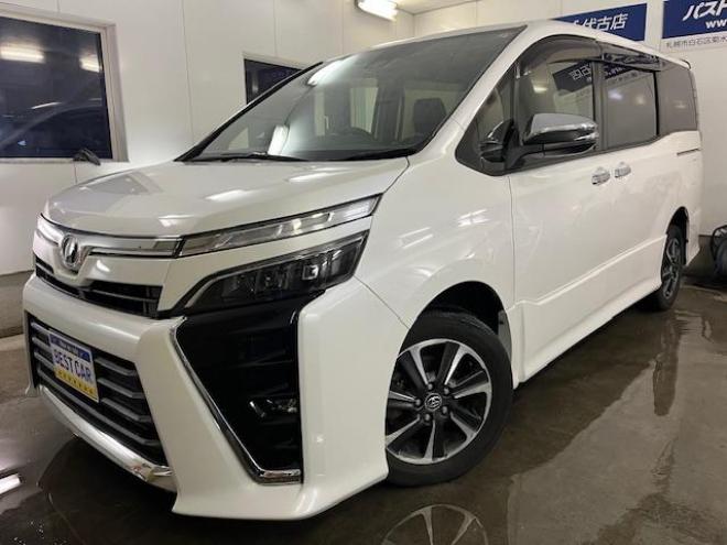 ヴォクシー本州仕入　ワンオーナー　アルパインリアモニター　ストラーダナビ　フルセグ地デジ　ＤＶＤ再生　Ｂｌｕｅｔｏｏｔｈオーディオ　バックカメラ　純正エンジンスターター　純正ＬＥＤヘッドライト　純正ＥＴＣ 4WD 2000 5Dr