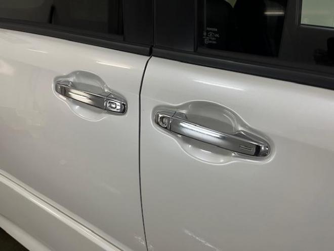 ヴォクシー本州仕入　ワンオーナー　アルパインリアモニター　ストラーダナビ　フルセグ地デジ　ＤＶＤ再生　Ｂｌｕｅｔｏｏｔｈオーディオ　バックカメラ　純正エンジンスターター　純正ＬＥＤヘッドライト　純正ＥＴＣ 4WD 2000 5Dr