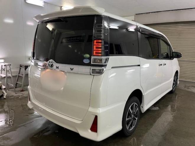 ヴォクシー本州仕入　ワンオーナー　アルパインリアモニター　ストラーダナビ　フルセグ地デジ　ＤＶＤ再生　Ｂｌｕｅｔｏｏｔｈオーディオ　バックカメラ　純正エンジンスターター　純正ＬＥＤヘッドライト　純正ＥＴＣ 4WD 2000 5Dr