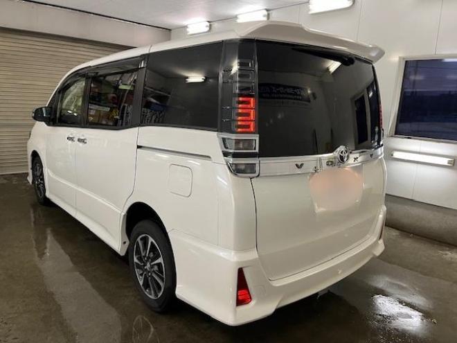 ヴォクシー本州仕入　ワンオーナー　アルパインリアモニター　ストラーダナビ　フルセグ地デジ　ＤＶＤ再生　Ｂｌｕｅｔｏｏｔｈオーディオ　バックカメラ　純正エンジンスターター　純正ＬＥＤヘッドライト　純正ＥＴＣ 4WD 2000 5Dr