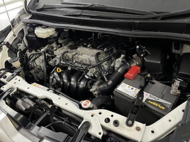 ヴォクシー本州仕入　ワンオーナー　アルパインリアモニター　ストラーダナビ　フルセグ地デジ　ＤＶＤ再生　Ｂｌｕｅｔｏｏｔｈオーディオ　バックカメラ　純正エンジンスターター　純正ＬＥＤヘッドライト　純正ＥＴＣ 4WD 2000 5Dr