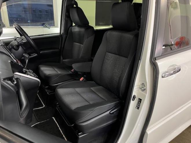 ヴォクシー本州仕入　ワンオーナー　アルパインリアモニター　ストラーダナビ　フルセグ地デジ　ＤＶＤ再生　Ｂｌｕｅｔｏｏｔｈオーディオ　バックカメラ　純正エンジンスターター　純正ＬＥＤヘッドライト　純正ＥＴＣ 4WD 2000 5Dr