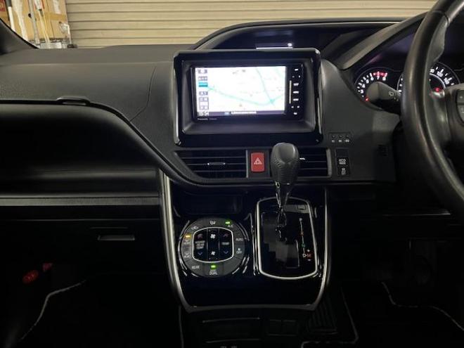 ヴォクシー本州仕入　ワンオーナー　アルパインリアモニター　ストラーダナビ　フルセグ地デジ　ＤＶＤ再生　Ｂｌｕｅｔｏｏｔｈオーディオ　バックカメラ　純正エンジンスターター　純正ＬＥＤヘッドライト　純正ＥＴＣ 4WD 2000 5Dr