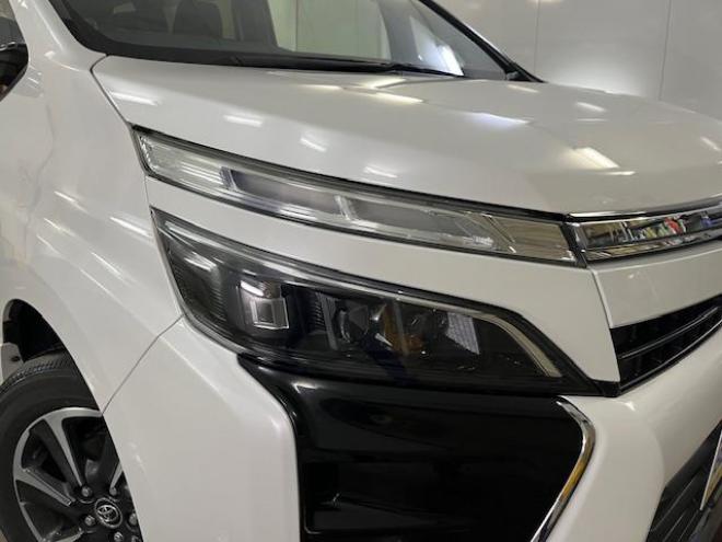 ヴォクシー本州仕入　ワンオーナー　アルパインリアモニター　ストラーダナビ　フルセグ地デジ　ＤＶＤ再生　Ｂｌｕｅｔｏｏｔｈオーディオ　バックカメラ　純正エンジンスターター　純正ＬＥＤヘッドライト　純正ＥＴＣ 4WD 2000 5Dr