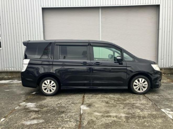 ステップワゴンスパーダ　Z 4WD 2000 5Dr