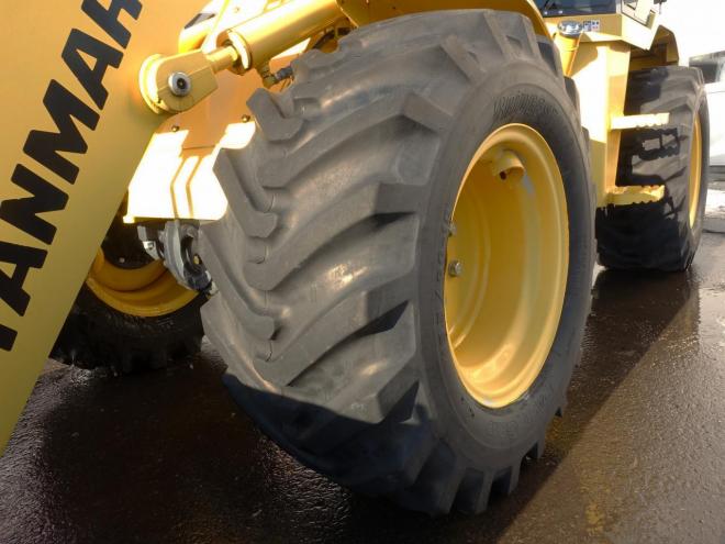 ホイールローダヤンマー V4-7  バケット容量0.5m3