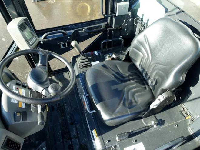 ホイールローダヤンマー V4-7  バケット容量0.5m3