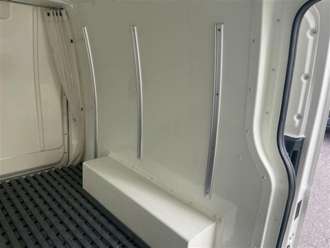 ハイエースバン2.8 中温冷凍バン ロング ディーゼルターボ 4WD　 2800