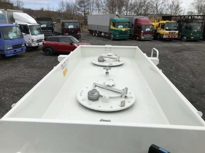 デュトロタンクローリー　2DG-XZU685 新明和工業　 4WD 4000