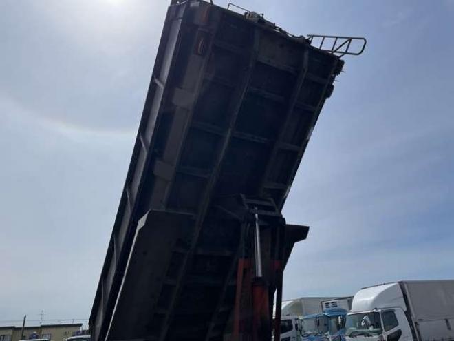 ギガ深ダンプ　LKG-CYZ77AM 新明和工業　 2WD 9830