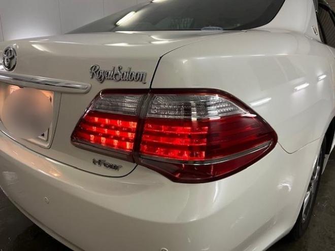 クラウン本州仕入　後期型　Ｂｌｕｅｔｏｏｔｈ　純正ＨＤＤナビ　フルセグ地デジ　ＤＶＤ再生　ミュージックサーバー　バック＆サイドカメラ　クルーズコントロール　両席パワーシート　前後コーナーセンサー　純正ＥＴＣ 4WD 2500 4Dr