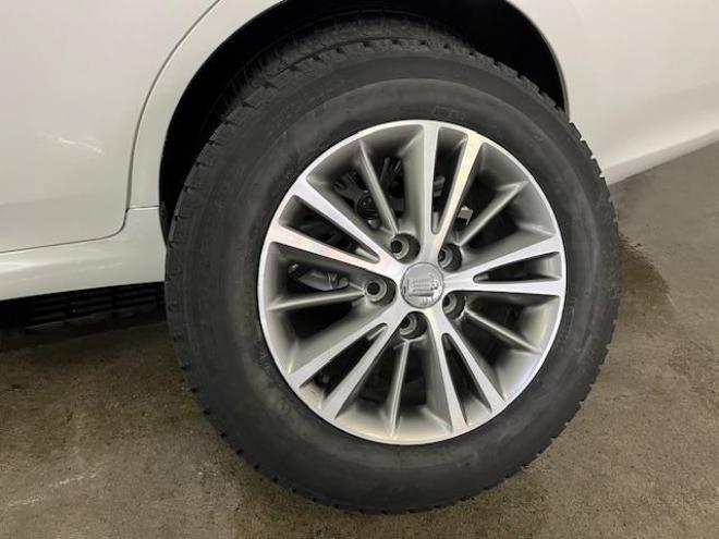 クラウン本州仕入　後期型　Ｂｌｕｅｔｏｏｔｈ　純正ＨＤＤナビ　フルセグ地デジ　ＤＶＤ再生　ミュージックサーバー　バック＆サイドカメラ　クルーズコントロール　両席パワーシート　前後コーナーセンサー　純正ＥＴＣ 4WD 2500 4Dr