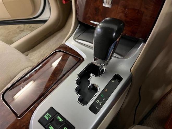 クラウン本州仕入　後期型　Ｂｌｕｅｔｏｏｔｈ　純正ＨＤＤナビ　フルセグ地デジ　ＤＶＤ再生　ミュージックサーバー　バック＆サイドカメラ　クルーズコントロール　両席パワーシート　前後コーナーセンサー　純正ＥＴＣ 4WD 2500 4Dr