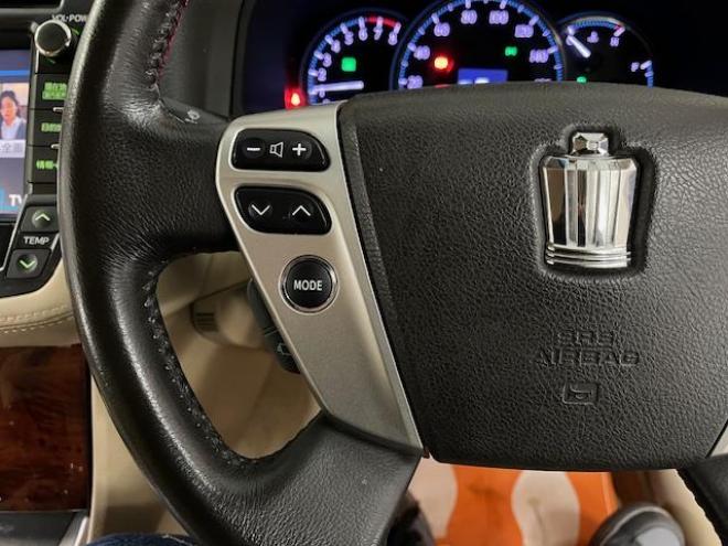 クラウン本州仕入　後期型　Ｂｌｕｅｔｏｏｔｈ　純正ＨＤＤナビ　フルセグ地デジ　ＤＶＤ再生　ミュージックサーバー　バック＆サイドカメラ　クルーズコントロール　両席パワーシート　前後コーナーセンサー　純正ＥＴＣ 4WD 2500 4Dr