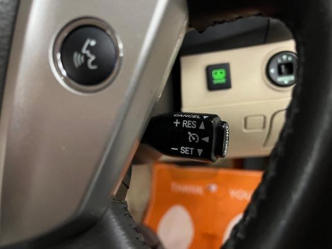 クラウン本州仕入　後期型　Ｂｌｕｅｔｏｏｔｈ　純正ＨＤＤナビ　フルセグ地デジ　ＤＶＤ再生　ミュージックサーバー　バック＆サイドカメラ　クルーズコントロール　両席パワーシート　前後コーナーセンサー　純正ＥＴＣ 4WD 2500 4Dr