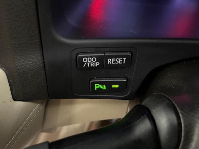 クラウン本州仕入　後期型　Ｂｌｕｅｔｏｏｔｈ　純正ＨＤＤナビ　フルセグ地デジ　ＤＶＤ再生　ミュージックサーバー　バック＆サイドカメラ　クルーズコントロール　両席パワーシート　前後コーナーセンサー　純正ＥＴＣ 4WD 2500 4Dr