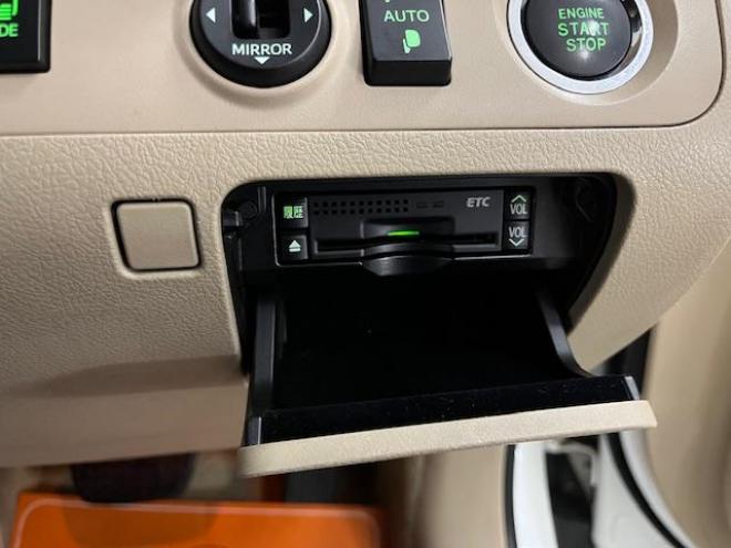 クラウン本州仕入　後期型　Ｂｌｕｅｔｏｏｔｈ　純正ＨＤＤナビ　フルセグ地デジ　ＤＶＤ再生　ミュージックサーバー　バック＆サイドカメラ　クルーズコントロール　両席パワーシート　前後コーナーセンサー　純正ＥＴＣ 4WD 2500 4Dr