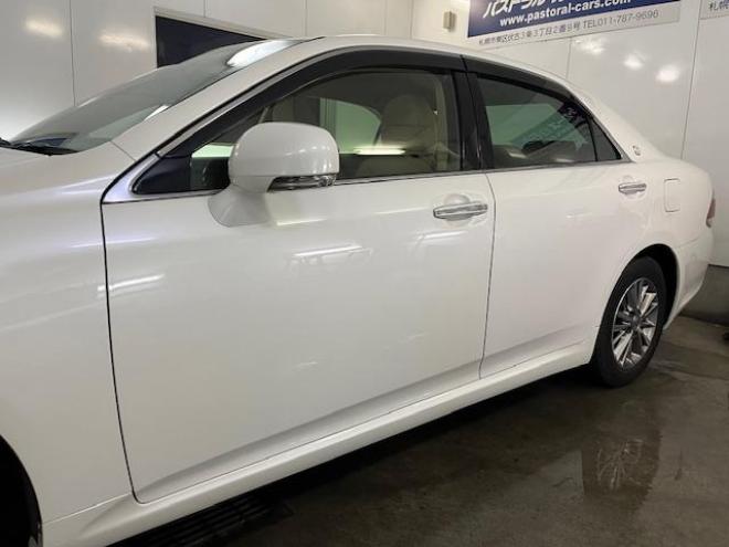 クラウン本州仕入　後期型　Ｂｌｕｅｔｏｏｔｈ　純正ＨＤＤナビ　フルセグ地デジ　ＤＶＤ再生　ミュージックサーバー　バック＆サイドカメラ　クルーズコントロール　両席パワーシート　前後コーナーセンサー　純正ＥＴＣ 4WD 2500 4Dr