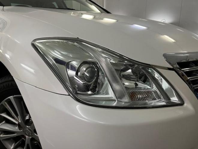 クラウン本州仕入　後期型　Ｂｌｕｅｔｏｏｔｈ　純正ＨＤＤナビ　フルセグ地デジ　ＤＶＤ再生　ミュージックサーバー　バック＆サイドカメラ　クルーズコントロール　両席パワーシート　前後コーナーセンサー　純正ＥＴＣ 4WD 2500 4Dr