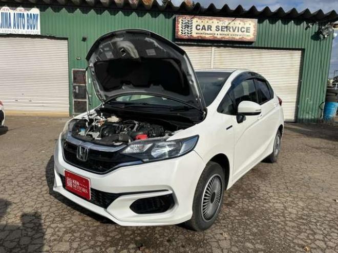 フィット1.5 ハイブリッド F 4WD　純正ナビ　バックカメラ　ETC　パワステ　パワーウィンドウ　ABS　キーレスエントリー 1500
