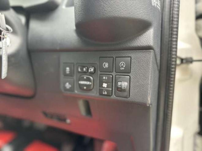 タウンエースバン1.5 GL 4WD　アルトピアーノ　ベージュツートン全塗装済　ベッドキット　セカンドバッテリー　ETC　フルセグTVナビ　バックカメラ　アイドリングストップ　ABS　レーンキープアシスト　盗難防止装置　パワステ　パワーウィンドウ 1500