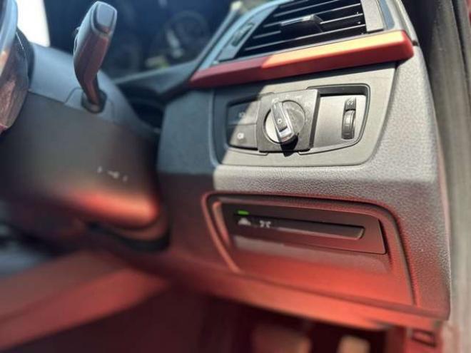 BMW3シリーズ 320i xドライブ 4WD　電動シート/ナビ/Bカメラ/CD/Bluetooth 正規輸入車 2000