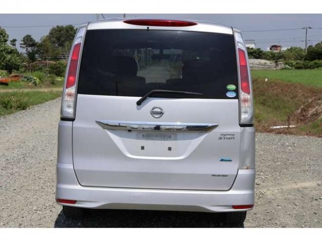 セレナ2.0 ハイウェイスター Vエアロセレクション 4WD　検2年　自社　ローンカノウ　バックカメラ 2000