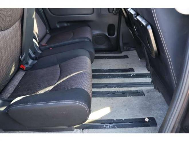 セレナ2.0 ハイウェイスター Vセレクション+SafetyII 4WD　検2年　自社　ローンカノウ 2000