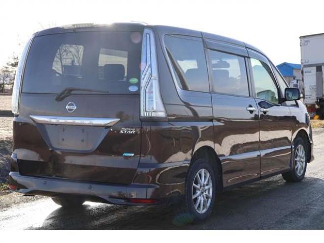 セレナ2.0 ハイウェイスター Vセレクション+SafetyII 4WD　検2年　自社　ローンカノウ 2000