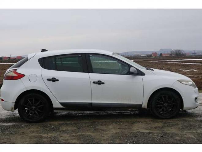 ルノーメガーヌ GTライン　検R9/5　買取直販　クルコン　カードキー 正規輸入車 2WD 2000