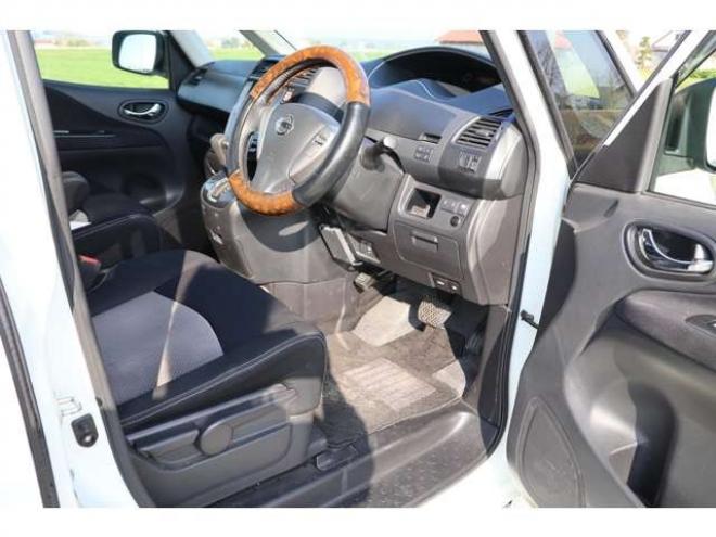 セレナ2.0 ライダー ブラックライン 4WD　検R8/2　自社　ローンカノウ　両電スラ 2000