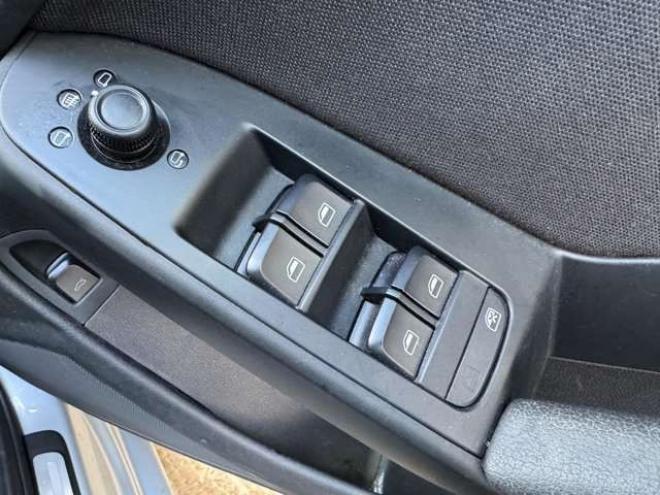 アウディA4 2.0 TFSI クワトロ 4WD　ワンオーナー車　ナビ　TV 正規輸入車 2000